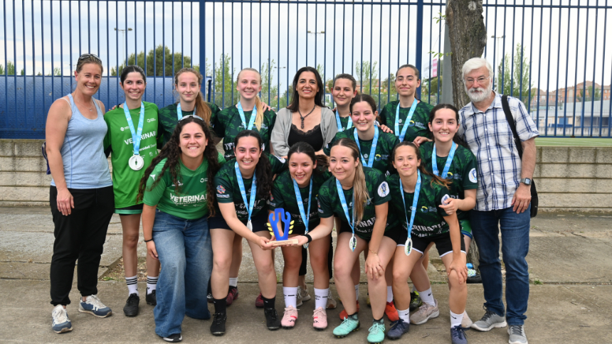 Veterinaria conquista el título de fútbol 7 femenino con una final brillante